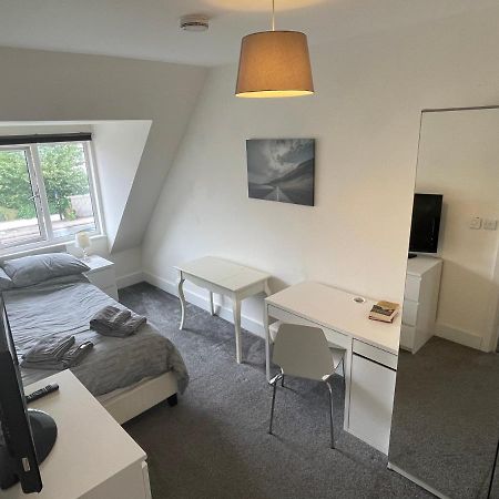 2 Bedroom 2 Bathroom Apartment 8 Including Free Parking บรอมลีย์ ภายนอก รูปภาพ