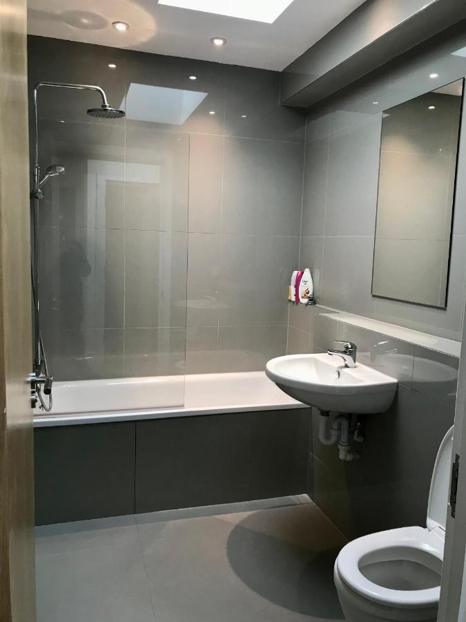 2 Bedroom 2 Bathroom Apartment 8 Including Free Parking บรอมลีย์ ภายนอก รูปภาพ