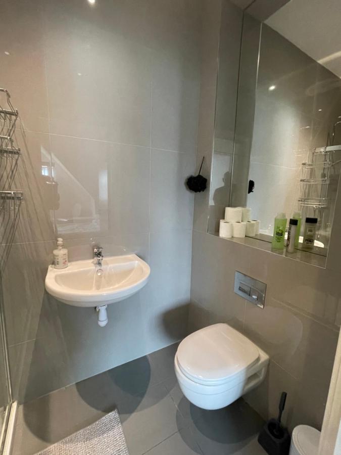 2 Bedroom 2 Bathroom Apartment 8 Including Free Parking บรอมลีย์ ภายนอก รูปภาพ